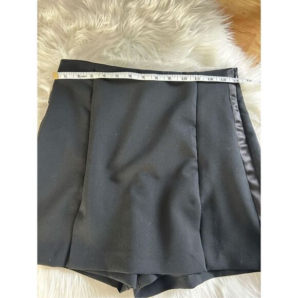 Zara Mini skort with a high waist Invisible back zip closure size M black - Picture 7 of 8